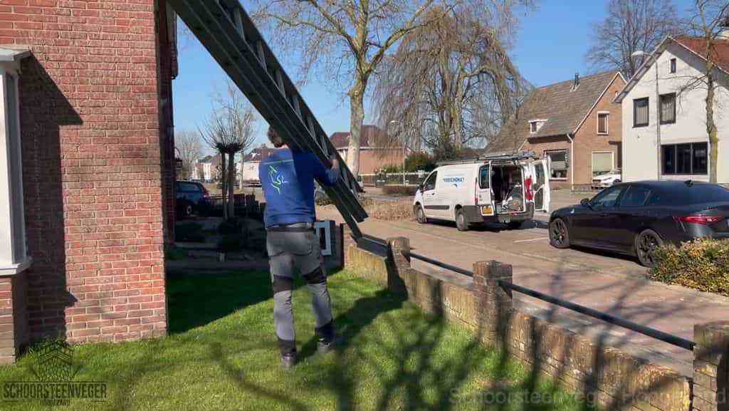 Schoorsteen onderhoud Hoogezand ladder bus
